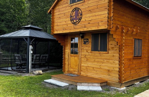 Admaston/Bromley Cabin | Lake front private Bunkies …accommodates 6 people!