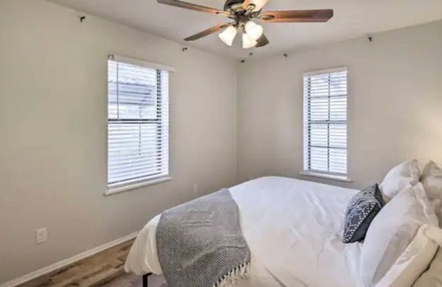 Brownwood House | Lake Front property with hot tub