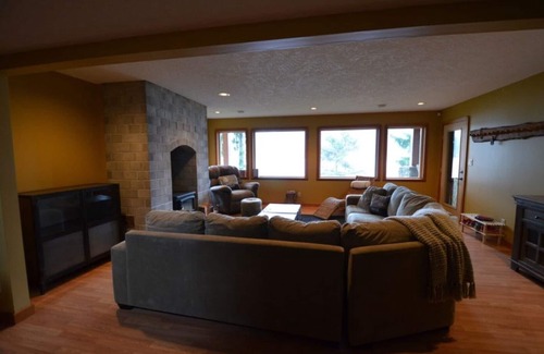 Shawnigan Lake House | Lake Front Relaxation