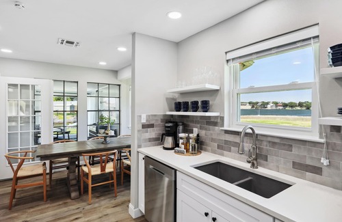 Granbury House | Lake Front Retreat, Fishing, Kayaks, Peaceful, Beautiful Sunsets!