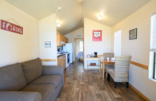 Lake Village Cabin | Lake front retreat on Lake Chicot!