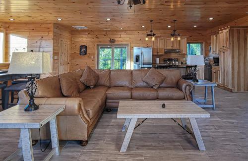 Sevierville House | Lake Front Smoky Mountain View