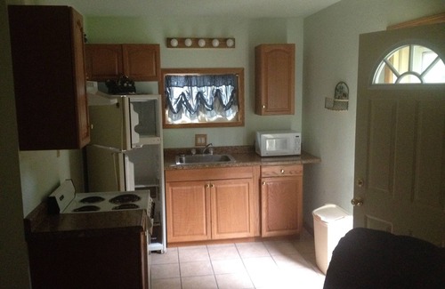Tomahawk Cottage | Lake Front Studio Cottage- open for booking for dates after may16 2024