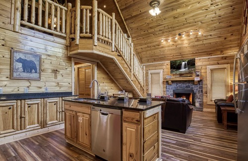 Sevierville Cabin | Lake Front-Swimming Pool Access-Private Dock-2 Bedroom-Arcade game-Hot Tub