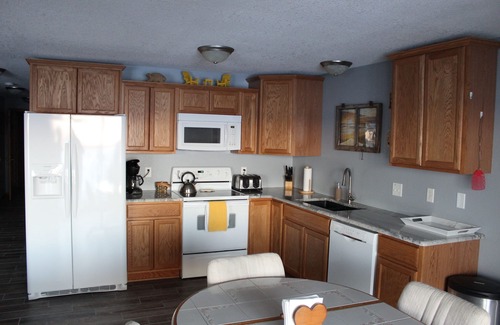 Kasota House | Lake front unit, Sleeps 6, great for families, crafting or fishing - lower level