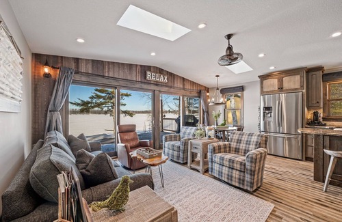 Garrison House | Lake Front With Beautiful Sunsets!