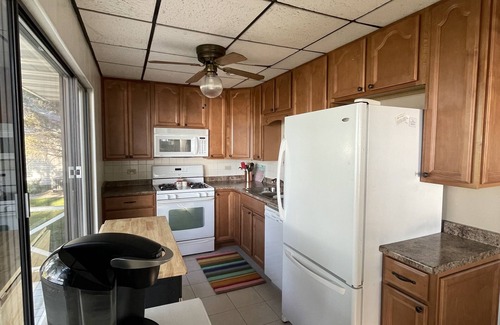 Markesan Cottage | Lake Frontage, swimming area, close to golf