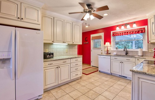 Lake Junaluska House | Lake Gem W/Water Views, Free WiFi, Full Kitchen, Screened-In Deck & More