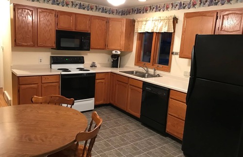 Pell Lake Cottage | Lake Geneva Cottage - Enjoy the fall colors - Fat Tire Ride/TacoFest/Oktoberfest