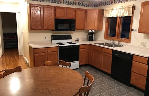 Pell Lake Cottage | Lake Geneva Cottage - Enjoy the fall colors - Fat Tire Ride/TacoFest/Oktoberfest