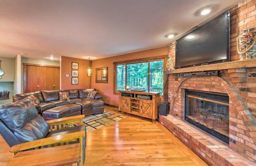 Lake Geneva House | Lake Geneva Getaway with Fire Pit Near Golf