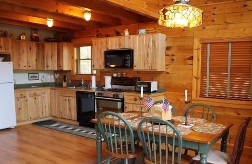 North Lake George Cabin | LAKE GEORGE CUSTOM BUILT LOG CABIN