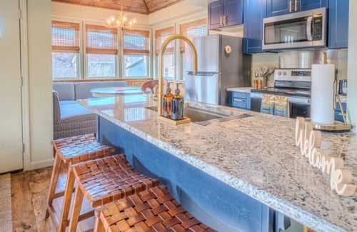 Lake George Cabin | Lake George Luxury Cabin (2 bed/2 bath)