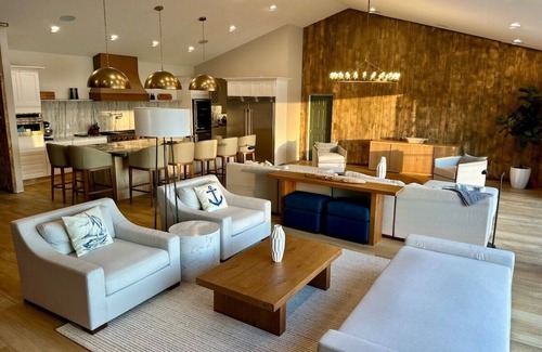 Putnam Station House | Lake George Waterfront Paradise Dock Slip