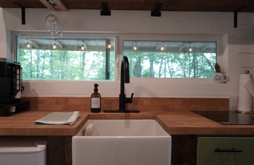 Cullowhee Cabin | Lake Glenville Shipping Container w/Rooftop Deck!