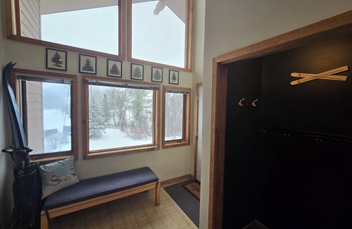 Mancelona Condo | Lake-Golf-Ski condo w/great views & boat parking