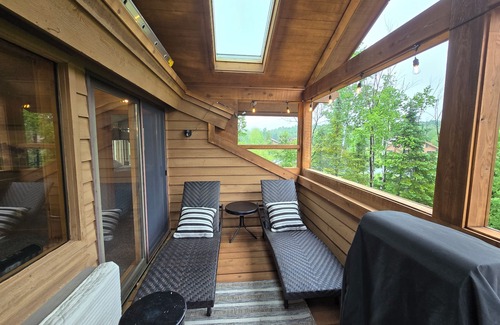 Mancelona Condo | Lake-Golf-Ski condo w/great views & boat parking