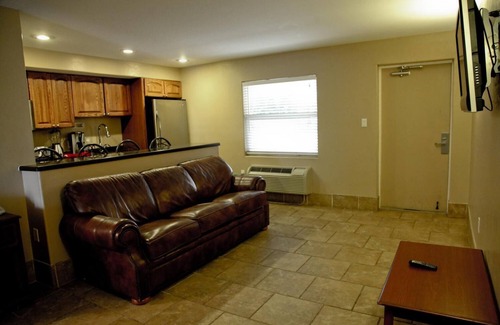 Lake Placid Apartment | Lake Grassy Inn & Suites