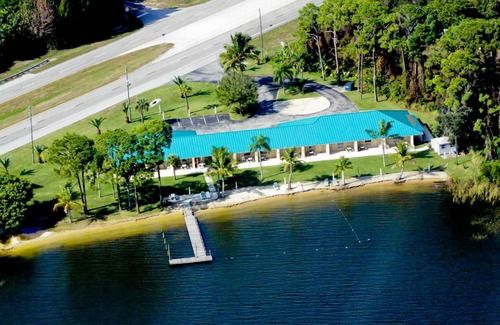 Lake Placid Apartment | Lake Grassy Inn & Suites