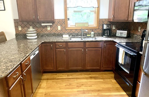 Lake Harmony Estates Ski Chalet | Lake Harmony Big Boulder Chalet w/hot tub,pool table,ping pong,fire pit,pets ok