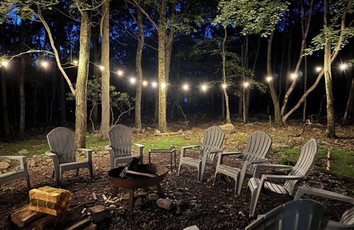 Lake Harmony Estates Ski Chalet | Lake Harmony Big Boulder Chalet w/hot tub,pool table,ping pong,fire pit,pets ok