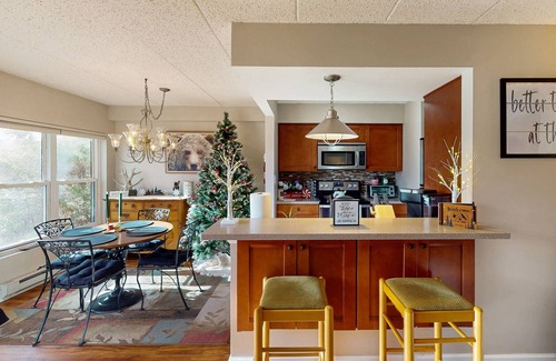 Lake Harmony Condo | Lake Harmony Retreat – Stunning views of the lake and the ski slope