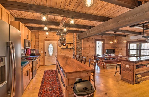Westminster Cabin | Lake Hartwell Area Cabin w/Community Pool Access!