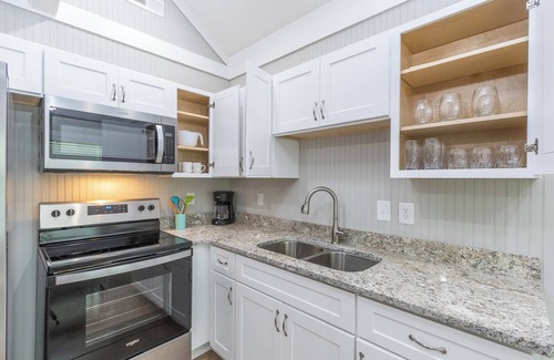 Townville Cabin | Lake Hartwell Cabins-15 Minutes to Clemson-Near Green Pond Landing