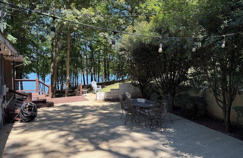 Townville House | Lake Hartwell, Deep Water, 20min from Clemson, Two Story Dock, Fire Pit