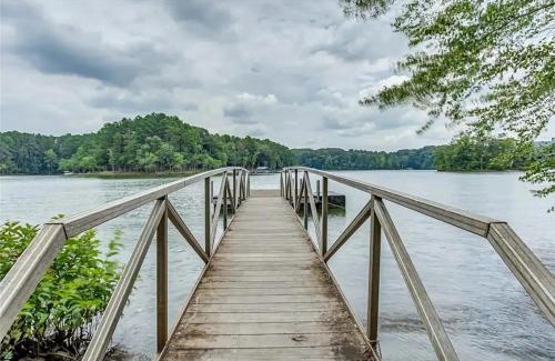 Westminster Villa | Lake Hartwell Escape!- Cabin for groups & families
