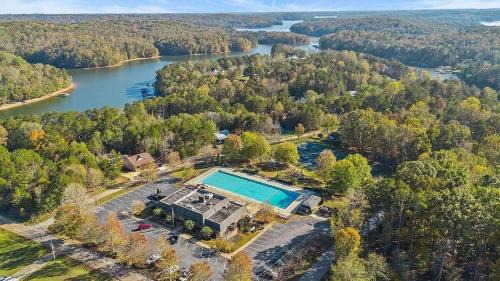 Westminster Villa | Lake Hartwell Escape!- Cabin for groups & families