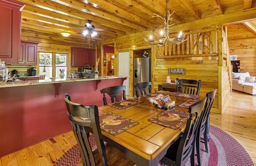 Fair Play Cabin | Lake Hartwell Home w/Game Room: Near Clemson!
