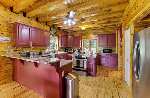 Fair Play Cabin | Lake Hartwell Home w/Game Room: Near Clemson!