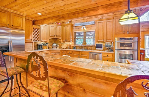 Martin House | Lake Hartwell Lodge w/Dock, Theater + Hot Tub!