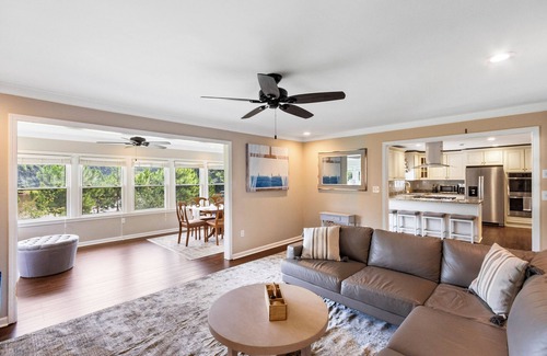 Northlake House | Lake Hartwell w/Dock, Pool, Clemson, Fishing Tournaments, Sleep 12, Anderson SC