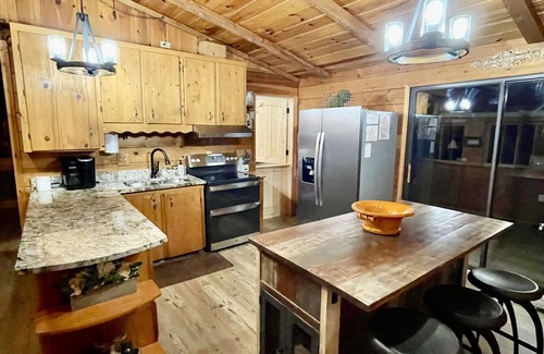 Anderson House | Lake Hartwell Waterfront, Dock, Clemson, Fire Pit, Fenced Yard, Pets & Game Room
