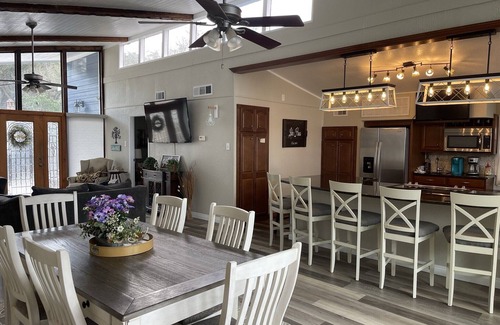 Canyon Lake Cottage | LAKE HAUS- Lake front home! Direct access to Canyon Lake.