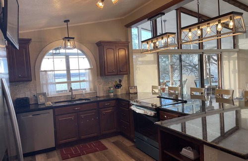 Canyon Lake Cottage | LAKE HAUS- Lake front home! Direct access to Canyon Lake.
