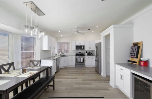 Lake Havasu City House | Lake Havasu Hideaway w/pool, spa, and lots of parking.