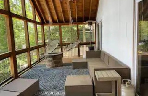 Bracey House | Lake Haven, Breathtaking views, pet-friendly, Stunning outdoor spaces