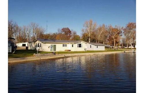 Warsaw Cottage | Lake Haven Cottage Fun Summer Get Away! fishing and kayaks!