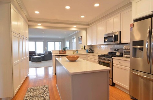 Lorain House | Lake Haven - The Water’s Edge Of Lake Erie!