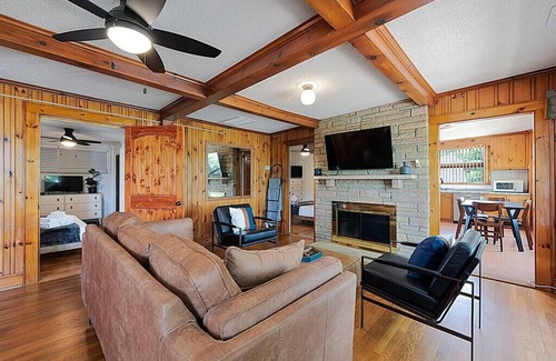 Hickory House | Lake Hickory Trio 3BR Blue Unit