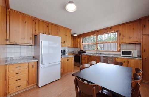 Hickory House | Lake Hickory Trio 3BR Blue Unit
