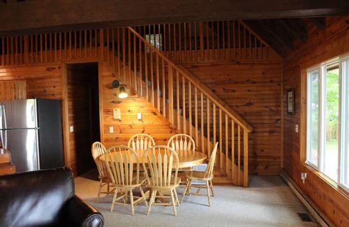 Garrison House | Lake Home/Cabin, 3 Bedrooms + Loft, 2 Bathrooms (Sleeps up to 10)