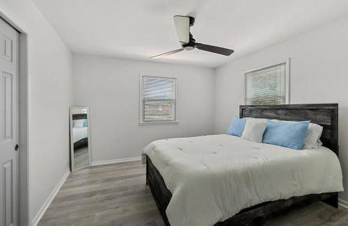 Winchester House | Lake Home, Dock, Fire Pit, Hot Tub, Game Room, Etc