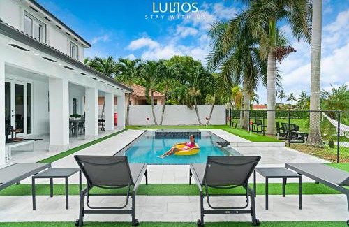Ludlam House | Lake Home Fishing Game 360 Infinity Heat Pool L46