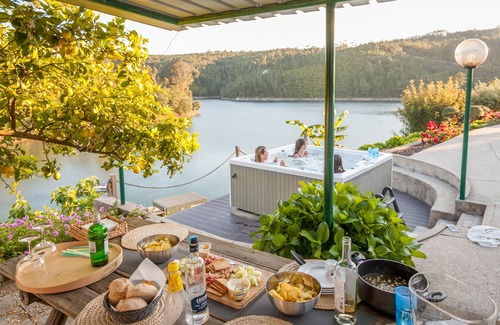 Tomar House | Lake House - Grandpa's House - Jacuzzi and private beach