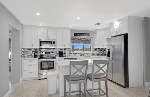 Davie Villa | Lake House 1 in Davie