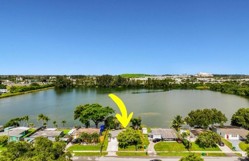 Davie Villa | Lake house 3